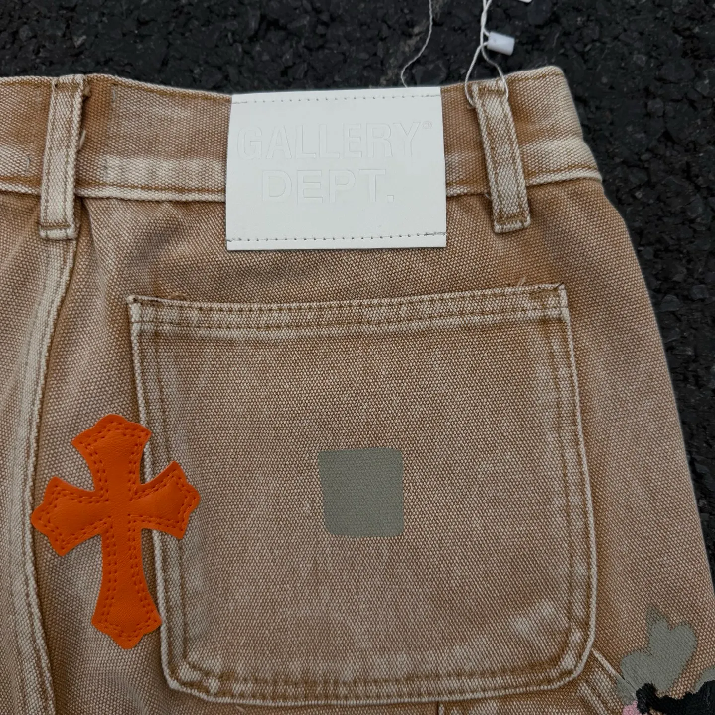 #8200 P260💰 Independent GALLERY DEPT. Vintage splash-ink splicing khaki orange cross loose washed flared jeans - truly restore the ultimate vintage texture - original hardware accessories washed and other elevators, QR code analysis are all purchased from the original factory, high degree of restoration, you are welcome to compare with certain products ~ - three-dimensional version Loose and comfortable, not picky about the figure, tall and slim, factory Seiko, original quality control, same style for men and women, can be matched with couples, versatile recommendation Essential jeans for all seasons - sizes: 28 30 32 34 36